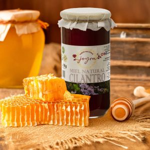 Miel de cilantro con fondo rustico
