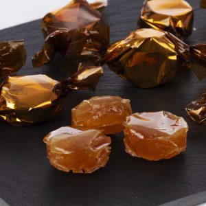Mostrando los caramelos con miel y jengibre
