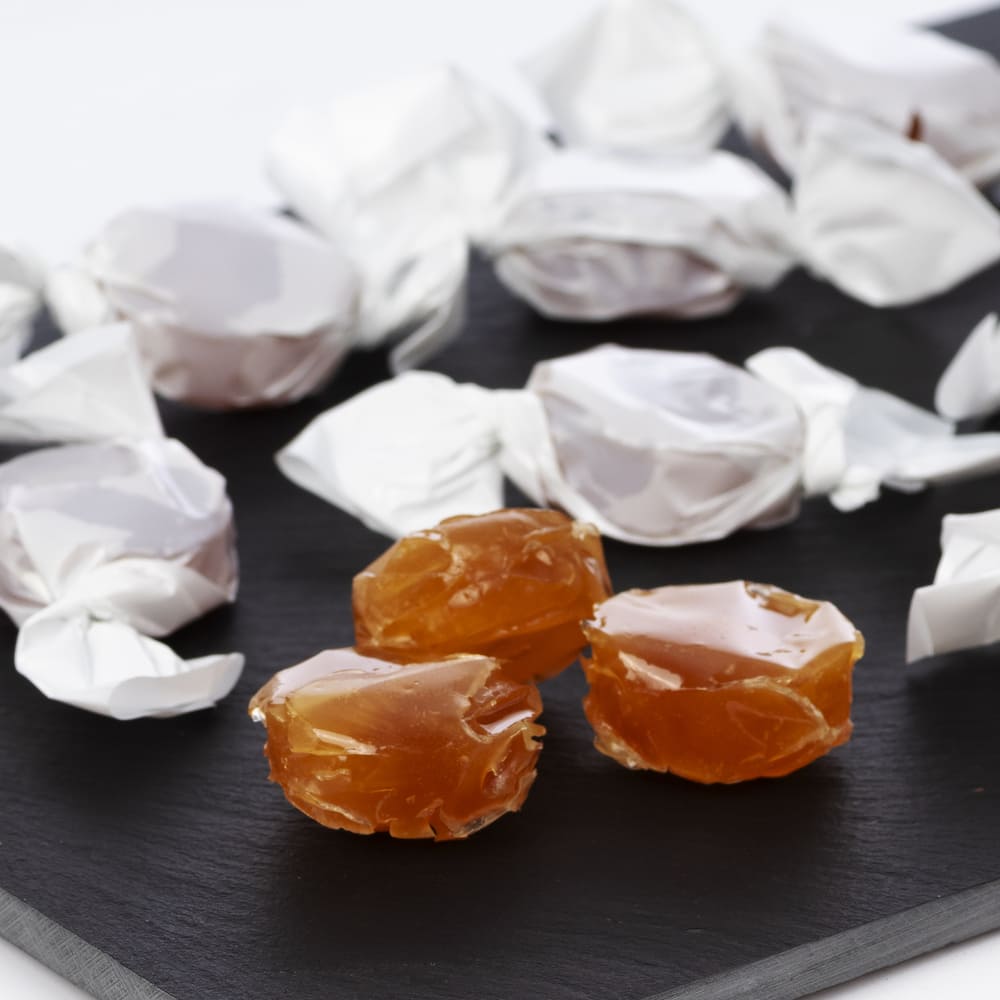 Mostrando los caramelos con miel y salvia