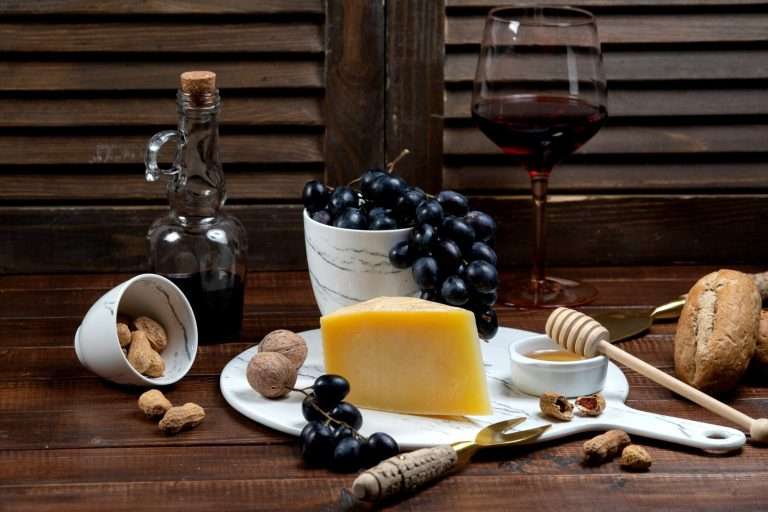 Maridaje con miel cómo combinarla con quesos y vinos